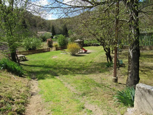 Aire de pique-nique des Tilleuls, Office de Tourisme Rougier d'Aveyron Sud