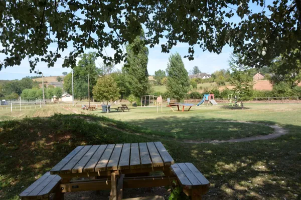 Aire de pique-nique à Nauviale, OFFICE DE TOURISME de CONQUES-MARCILLAC