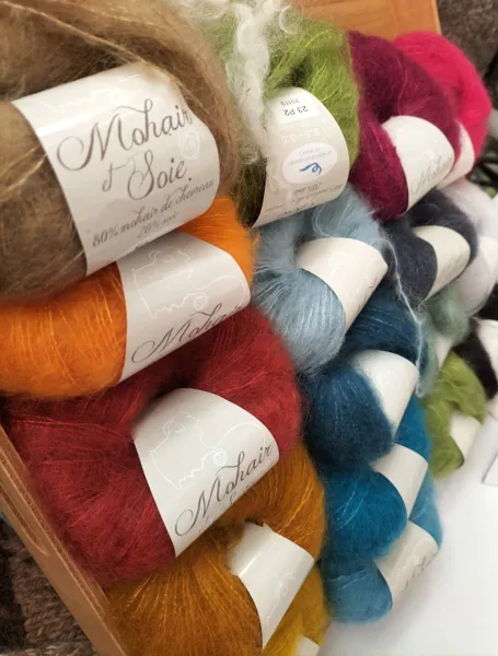 Pelotes en mohair 80% et 20% soie issues de notre élevage de chèvres Angora., Aux laines de Tiyos