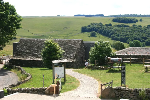 Entrée de la Maison de l'Aubrac, La Maison de l'Aubrac - Tartinerie