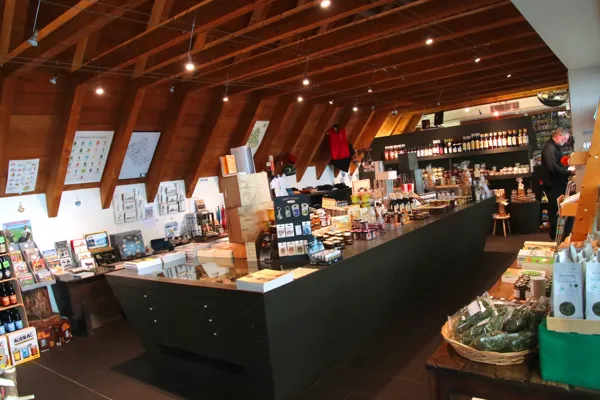 Epicerie fine et librairie régionale, La Maison de l'Aubrac - Tartinerie