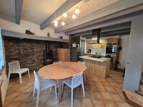 Salle à manger et cuisine ouverte, L'Esclop