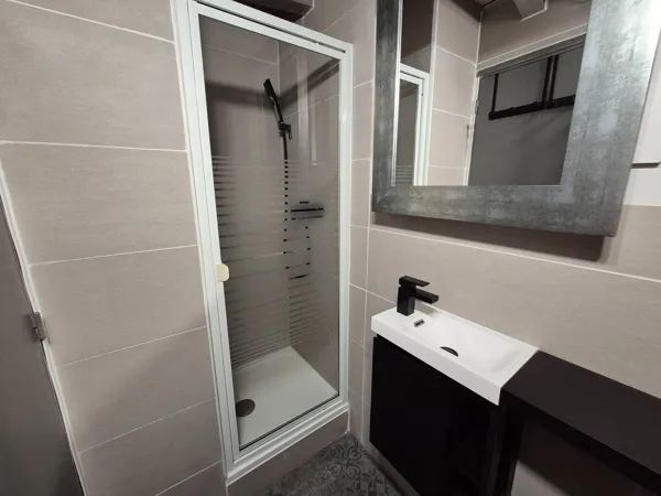 Salle d'eau, L'Esclop