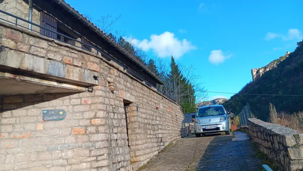 ENTREE DU GITE, GITE