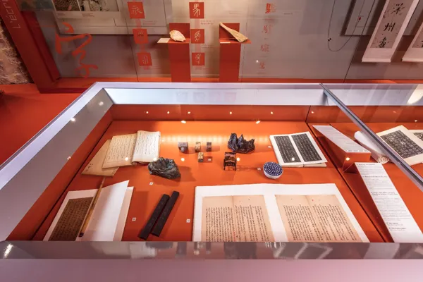 Musée Champollion : Les Écritures du monde / Photo (c) Paul-N. Dubuisson, Musée Champollion : Les Écritures du monde / Photo (c) Paul-N. Dubuisson