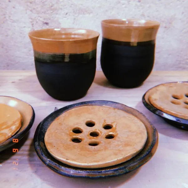 Porte savon et tasse a brosse a dents., Enclume et Barbotine