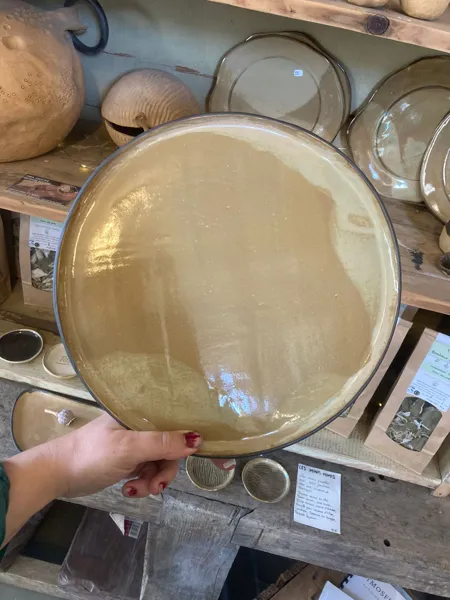 Assiette en grès, collection charbon, 