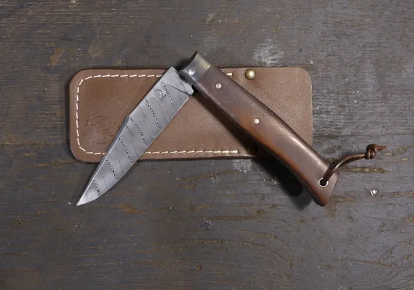 Couteau alpin à lame en acier damas, 