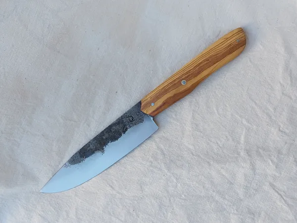 Couteau d'office forgé, manche en olivier, 