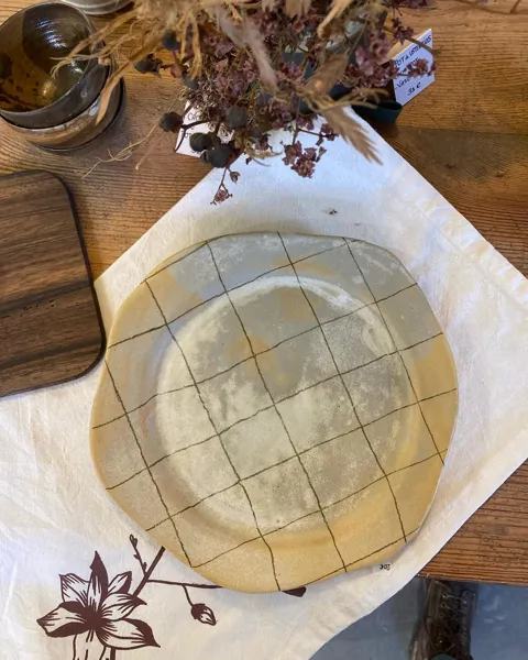 Assiette en grès, fait main par Anna, 