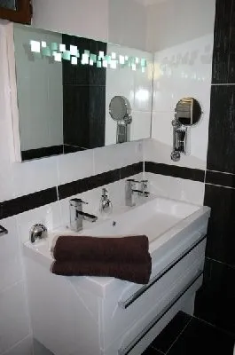 Salle de bain les baumes avec wc privatif, 