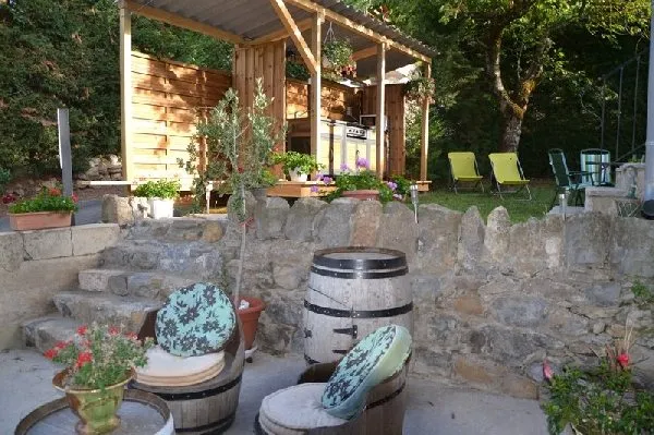 cuisine extérieure plancha point d'eau frigo bien équipée, Le Soleilo