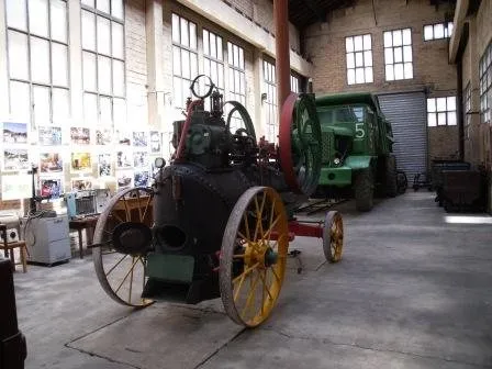 Machine à vapeur de 1922 (locomobile) exposée dans le musée, OFFICE DE TOURISME DE DECAZEVILLE