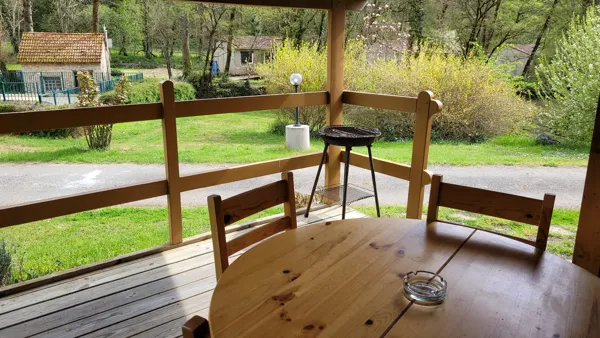 Terrasse couverte avec barbecue, La Grange du Heron