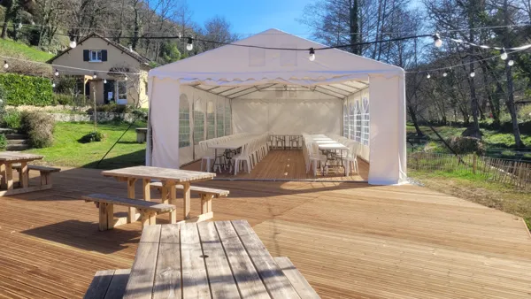 Chapiteau monté sur terrasse bois avec chauffage d'appoint, Rigolle