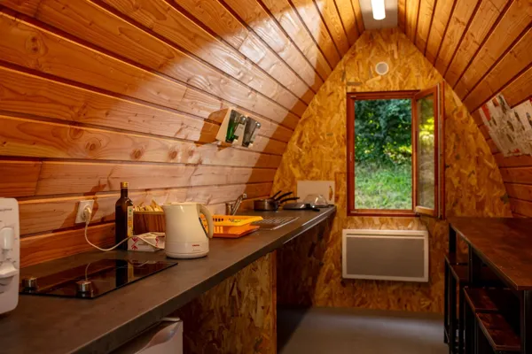 Camping Qualité Le Val de Saures ; la kaban@rand'olt, cuisine collective pour les randonneurs, Parc résidentiel de loisirs Le Bastié