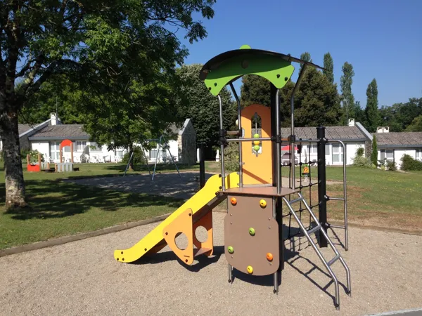 Aux Portes des Monts d'Aubrac (groupe), Village de Vacances Aux Portes des Monts d'Aubrac