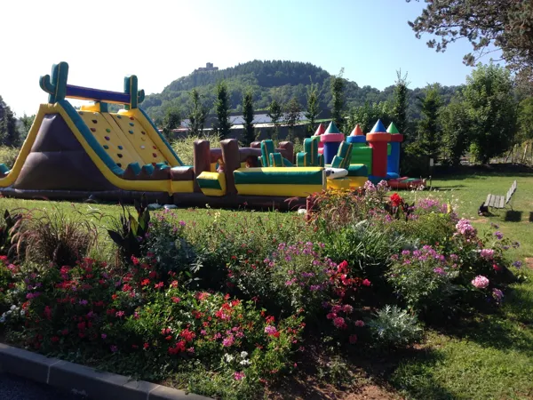 Aux Portes des Monts d'Aubrac (groupe), Village de Vacances Aux Portes des Monts d'Aubrac