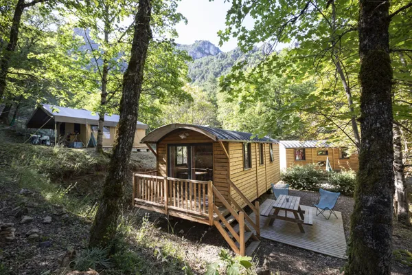 Hébergement : Roulotte, ©ManuReyboz