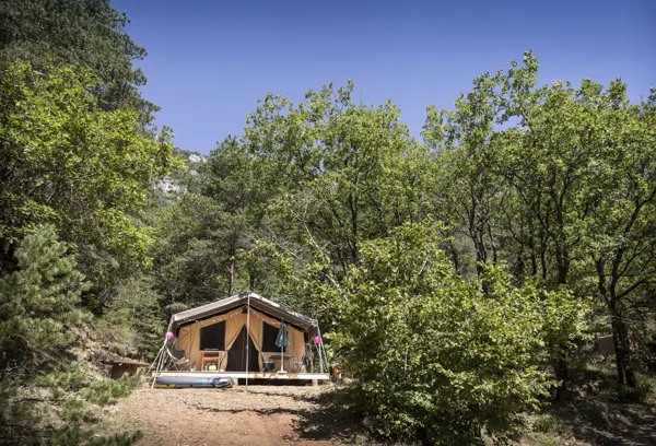 Hébergement : Tente toile & bois, ©ManuReyboz