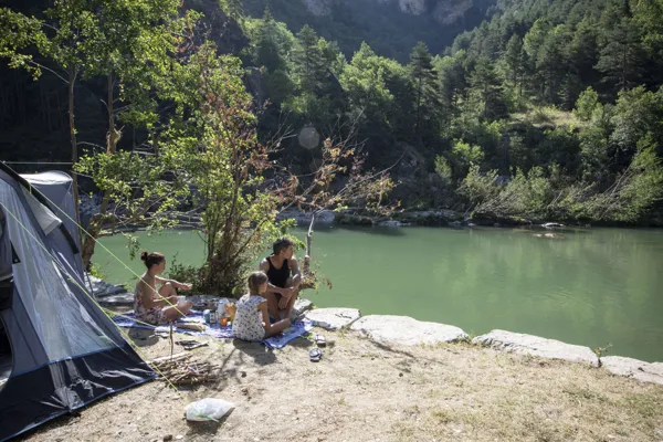 Emplacement en bord de rivière, ©ManuReyboz