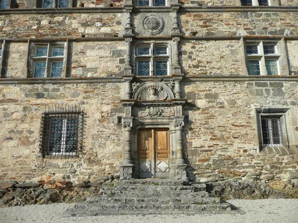 Porte façade Château de Messilhac, Isabelle Galle