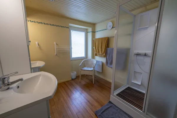 Salle d'eau au rez-de-chaussée