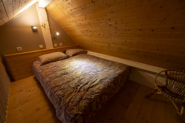 Chambre 3 à l'étage (2eme lit 140)