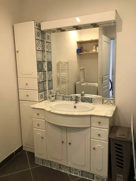 Grande salle de bain toute équipée, Mélina François