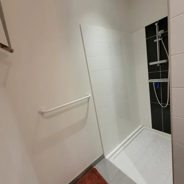 salle de bains (rez de chaussée)