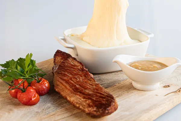 Pièce de bœuf (merlan de l'Aubrac) + aligot, Hôtel Les Coudercous