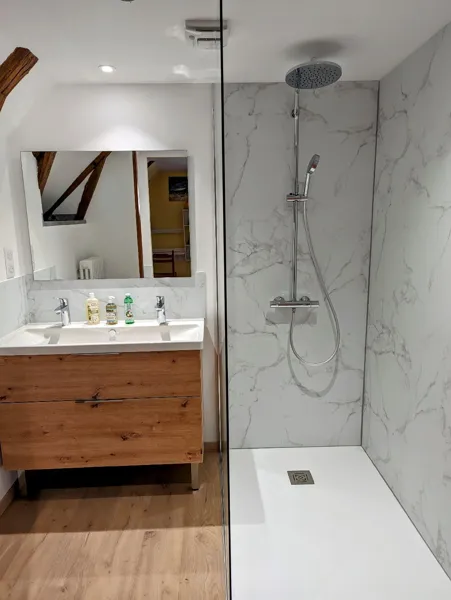 Chambre Été entrée jardin, et terrasse privée salle de bain, Michel Guichard - Le Lépadou Bas