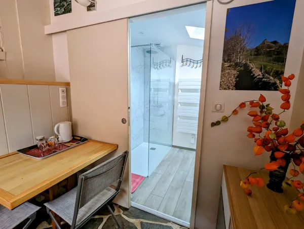 Chambre Automne entrée privée et bureau wifi haut débit, Michel Guichard - Le Lépadou Bas