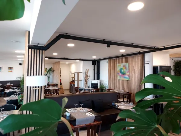 Vue d'entrée - Les Reflets du Lac - groupes, OFFICE DE TOURISME DE PARELOUP LEVEZOU