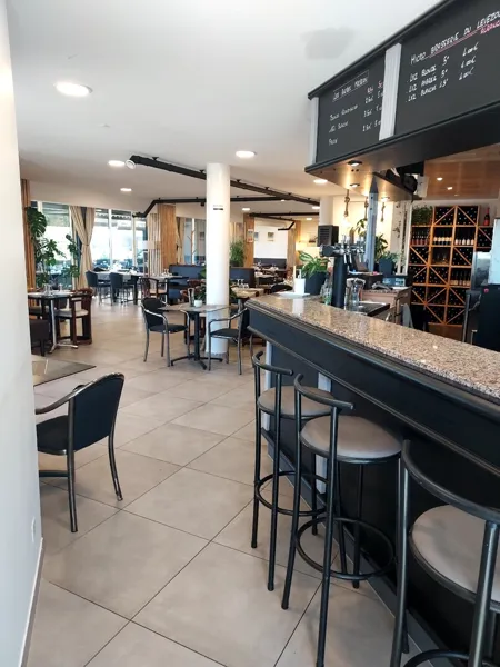 Vue couloir bar - Les Reflets du Lac - groupes, OFFICE DE TOURISME DE PARELOUP LEVEZOU