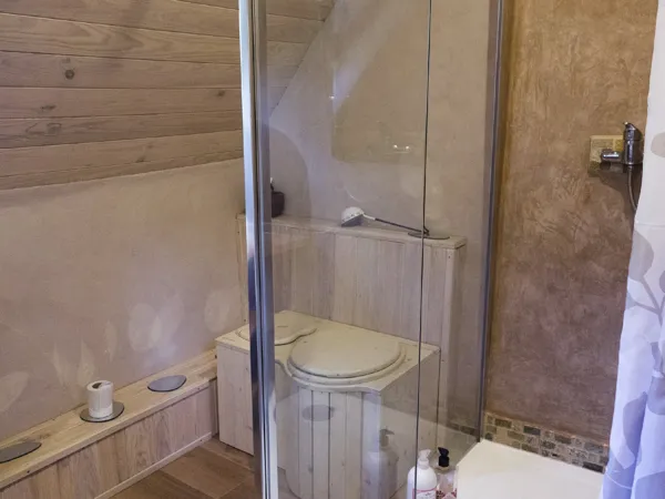 Salle de bain - toilettes sèches, La Roquette