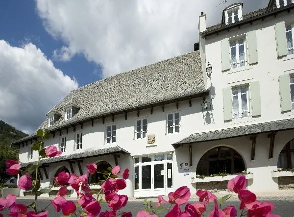 Façade, Hôtel - Restaurant La Truyère