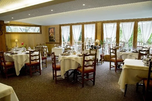 Auberge Saint Fleuret - Salle du restaurant, Auberge Saint Fleuret