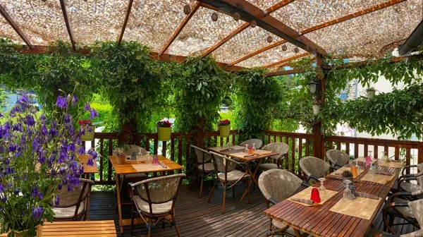 terrasse restaurant, Auberge Saint Fleuret