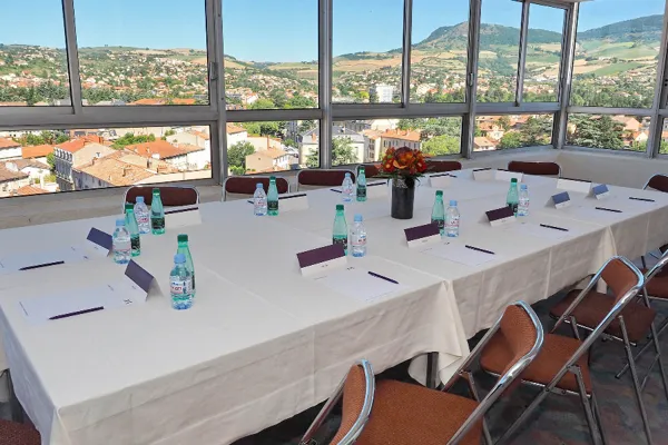 Salle viaduc, International hotel