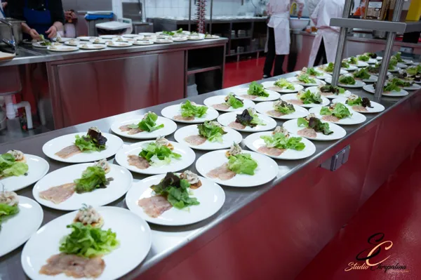 Nous pouvons fournir plus de 200 couverts, SHS - Causse Comtal