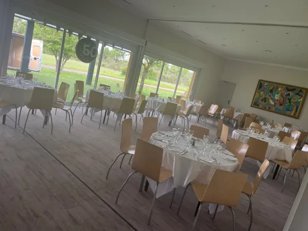 Salle séminaire 3C à la lumière du jour, Hotel Causse Comtal