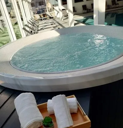 Jacuzzi Espace relaxation, Hotel Causse Comtal