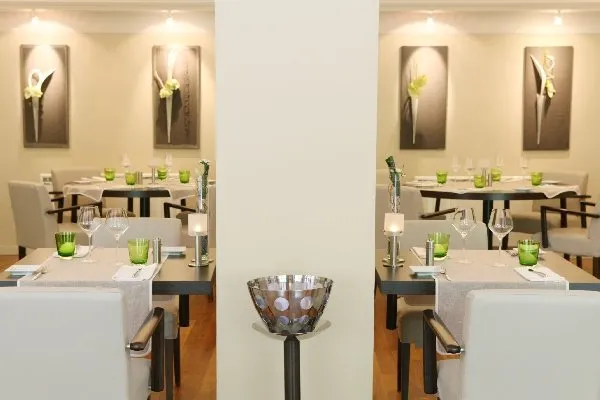 RESTAURANT, HOTEL DE LA MUSE ET DU ROZIER