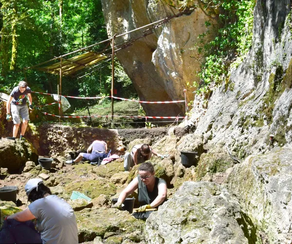 Fouille du site préhistorique de Roquemissou, Photothèque Conseil départemental de l'Aveyron