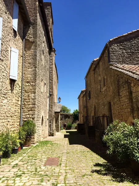 Dans les rues du fort, 