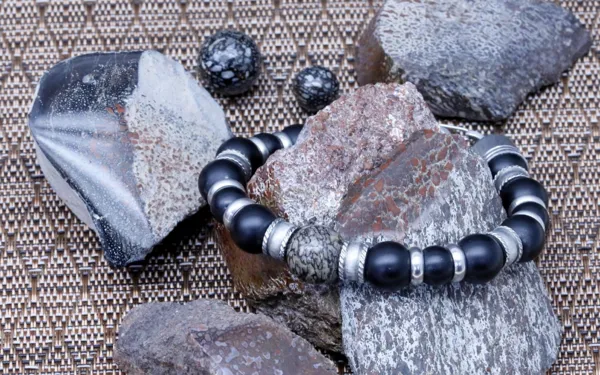 Bracelet en os fossile de dinosaure naturel entretoise et fermoir acier chirurgical, Atelier Bijoux Elodie Marcillac Estaing