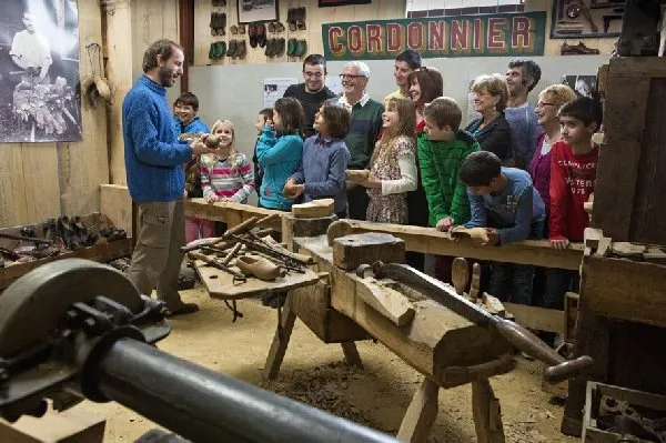 Musée du Veinazès, OFFICE DE TOURISME DU CANTON D'ENTRAYGUES SUR TRUYERE