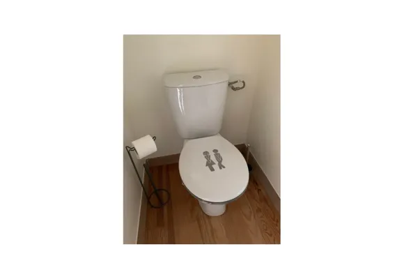 Toilettes séparées