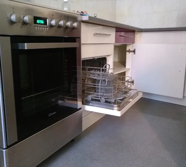 Gazinière vitrocéramique - lave vaisselle